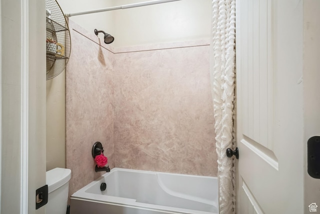 full bath with shower / bath combination with curtain and toilet
