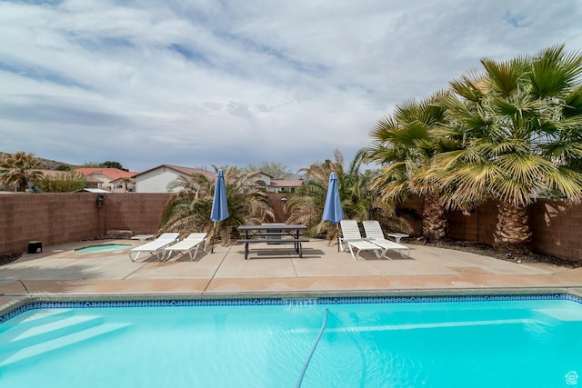 2164 S Alison Row, St George, UT 84790 - view of pool featuring a patio, an in ground hot tub, fence, and a fenced in pool