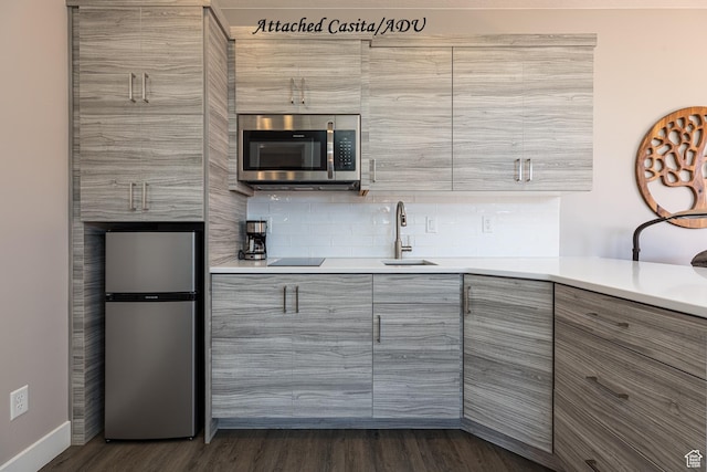 484 E Mohawk Dr, Kanab, UT 84741 - kitchen featuring a sink, tasteful backsplash, appliances with stainless steel finishes, modern cabinets, and dark wood-style flooring