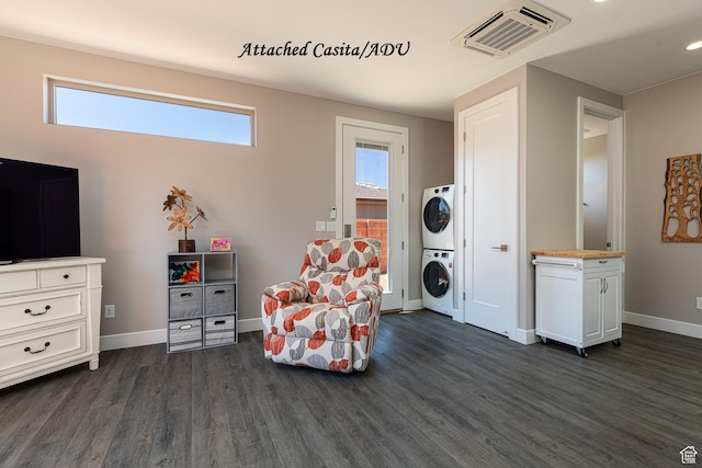 484 E Mohawk Dr, Kanab, UT 84741 - sitting room with baseboards, visible vents, stacked washer / dryer, and dark wood-style flooring