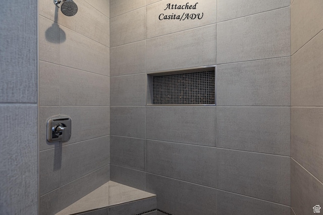 484 E Mohawk Dr, Kanab, UT 84741 - bathroom with a tile shower