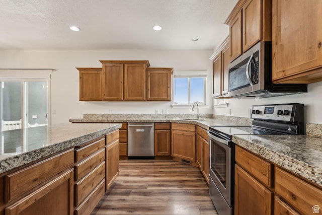 4 E Sterling Loop, Vineyard, UT 84059 - kitchen featuring recessed lighting, dark wood-style flooring, a sink, appliances with stainless steel finishes, and brown cabinets