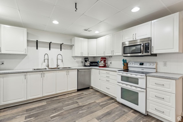 4 E Sterling Loop, Vineyard, UT 84059 - kitchen with light countertops, light wood finished floors, appliances with stainless steel finishes, white cabinetry, and a sink
