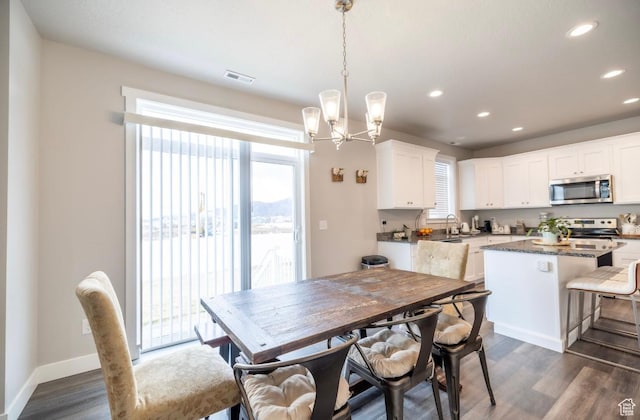 910 N 260 W, Santaquin, UT 84655 - dining area featuring visible vents, baseboards, recessed lighting, dark wood-type flooring, and a notable chandelier