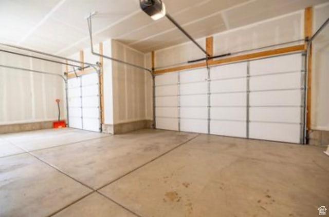 910 N 260 W, Santaquin, UT 84655 - garage featuring a garage door opener