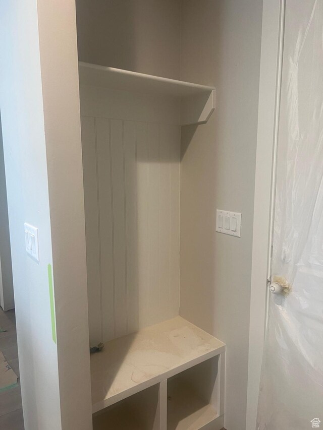 551 W Summerhill Ln, Centerville, UT 84014 - view of mudroom