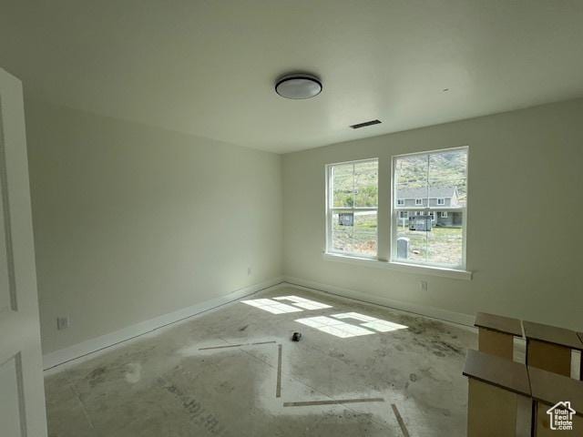 2131 N 725 W, Centerville, UT 84014 - empty room featuring baseboards