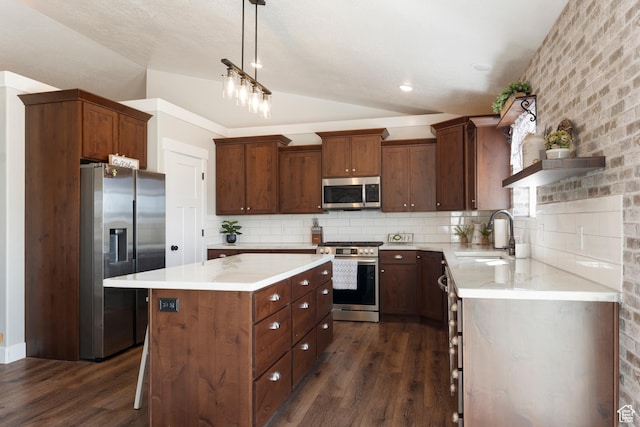 185 W 200 N, Centerfield, UT 84622 - kitchen with vaulted ceiling, a sink, a center island, stainless steel appliances, and dark wood-style flooring
