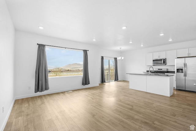 866 S Brubaker Way, Santaquin, UT 84655 - kitchen with appliances with stainless steel finishes, open floor plan, a chandelier, recessed lighting, and light wood-style flooring