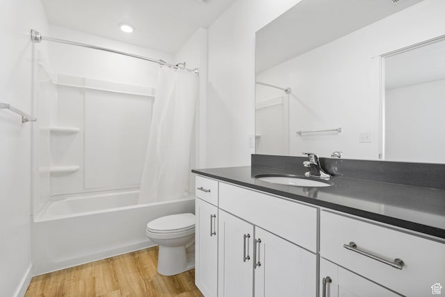 866 S Brubaker Way, Santaquin, UT 84655 - bathroom featuring vanity, wood finished floors, shower / bath combo with shower curtain, and recessed lighting