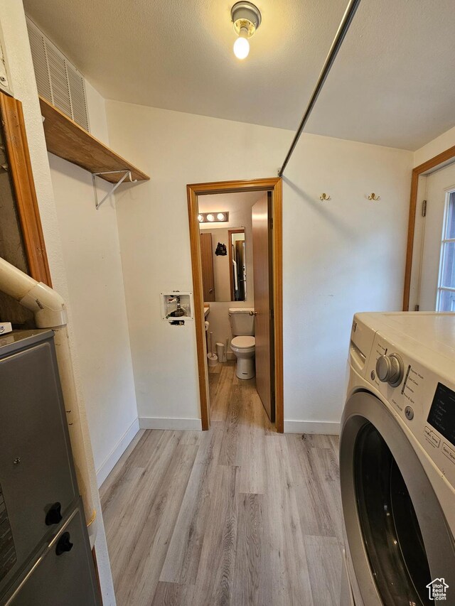 2350 S Red Creek Rd, Fruitland, UT 84027 - laundry area featuring light wood finished floors, laundry area, washer / dryer, baseboards, and visible vents