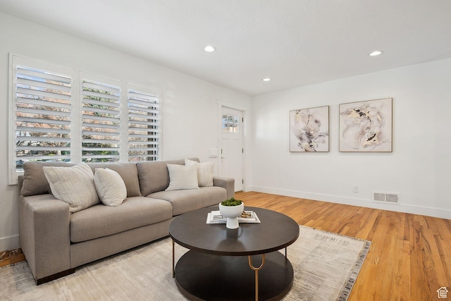 1138 E Hudson Ave, Salt Lake City, UT 84106 - living area with baseboards, visible vents, recessed lighting, and light wood-type flooring