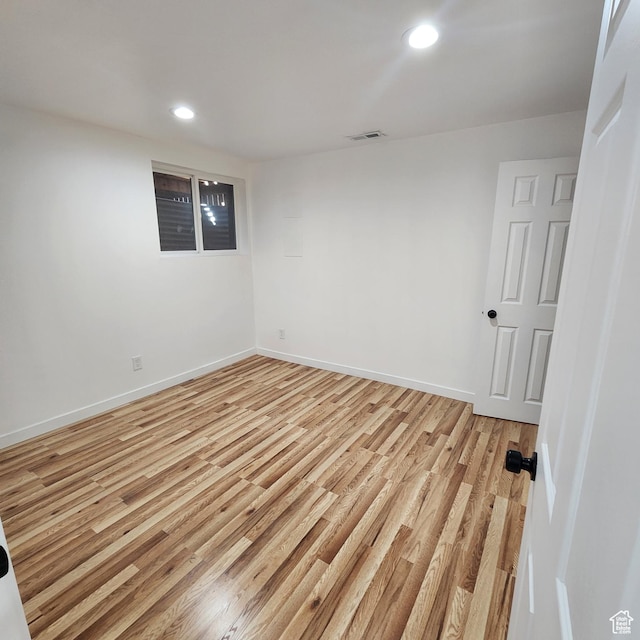 unfurnished room featuring baseboards, light wood-type flooring, visible vents, and recessed lighting