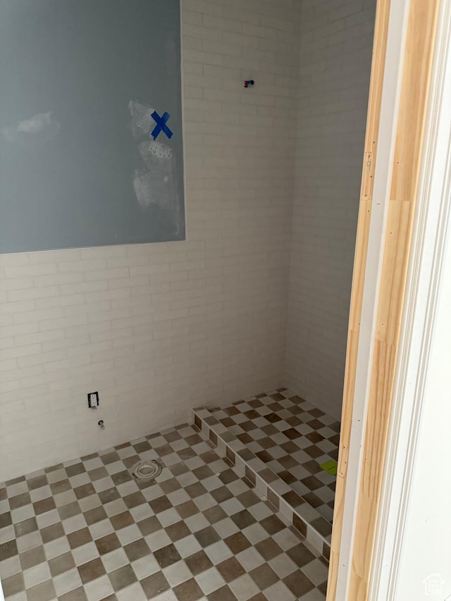 2019 E Graystone Ct, Draper, UT 84020 - bathroom with tiled shower