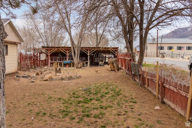 view of yard featuring an outbuilding and fence
