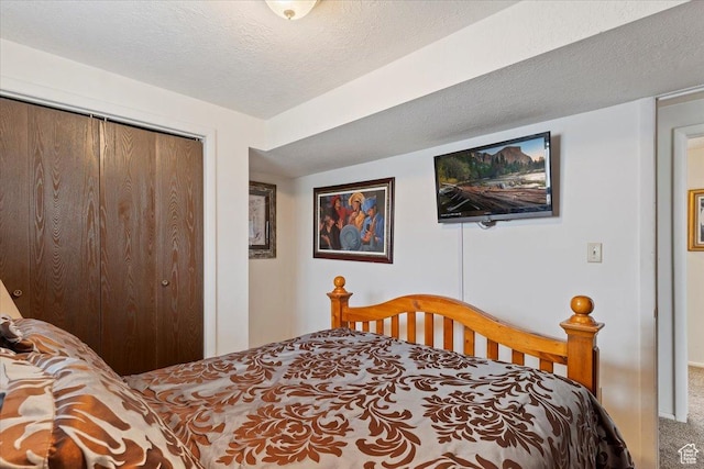 bedroom featuring a closet, carpet flooring, and a textured ceiling