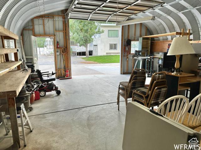 2103 S Mountain Vista Ln E, Provo, UT 84606 - view of garage