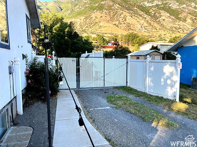 2103 S Mountain Vista Ln E, Provo, UT 84606 - view of gate with fence