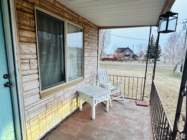 balcony featuring covered porch