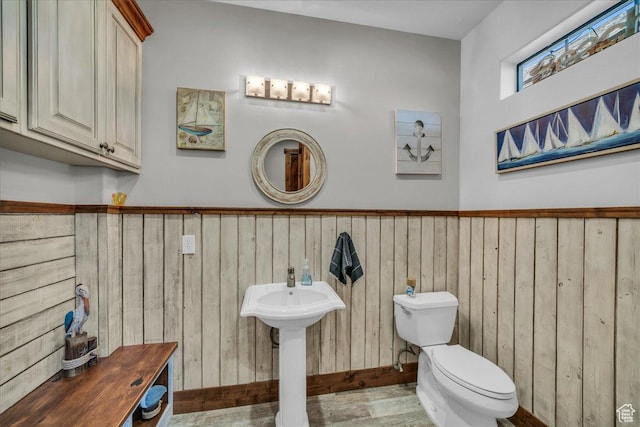 580 S 920 W, Hurricane, UT 84737 - bathroom featuring wainscoting, toilet, and wood walls