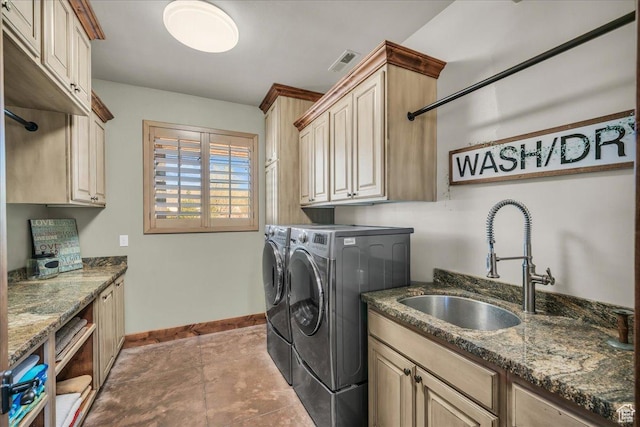 580 S 920 W, Hurricane, UT 84737 - clothes washing area featuring a sink, washing machine and clothes dryer, baseboards, visible vents, and cabinet space