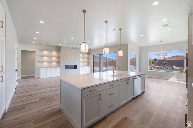 1516 W 800th Cir S, Hurricane, UT 84737 - kitchen featuring open floor plan, a sink, visible vents, dishwasher, and light wood-style flooring