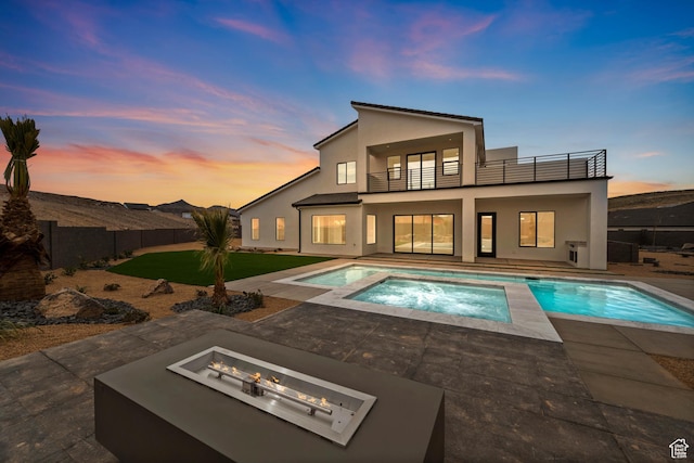 1516 W 800th Cir S, Hurricane, UT 84737 - back of property featuring a balcony, an outdoor fire pit, a fenced backyard, an in ground hot tub, and stucco siding