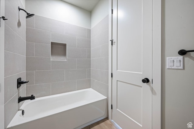 1516 W 800th Cir S, Hurricane, UT 84737 - full bath with wood finished floors and shower / washtub combination