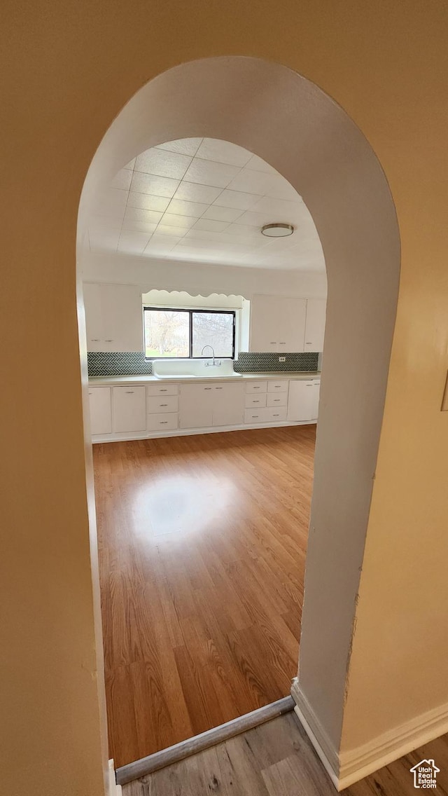 84 N 550 E, Spring City, UT 84662 - hall featuring arched walkways and light wood-type flooring