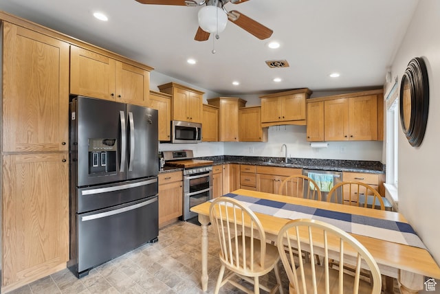 kitchen with recessed lighting, stainless steel appliances, a sink, visible vents, and ceiling fan
