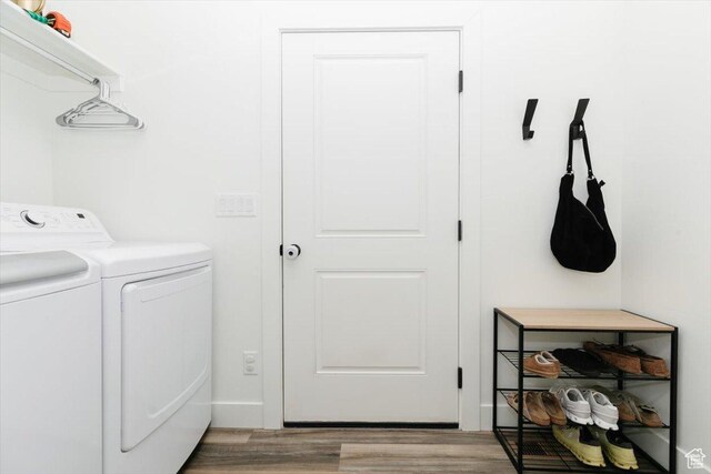 602 W 20 N, Hyrum, UT 84319 - washroom featuring washing machine and clothes dryer, wood finished floors, and laundry area