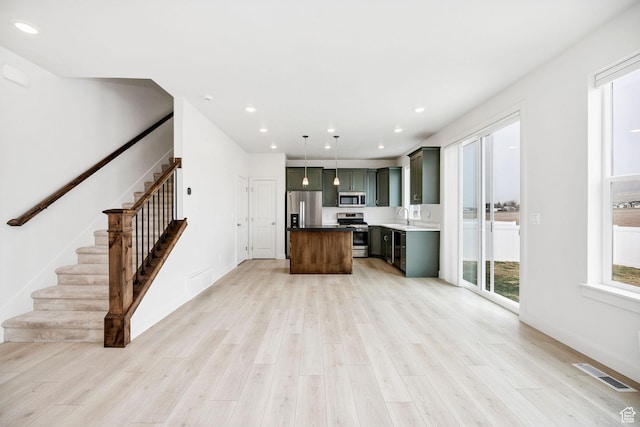 538 N 550 W, Smithfield, UT 84335 - kitchen with recessed lighting, pendant lighting, light wood finished floors, visible vents, and appliances with stainless steel finishes