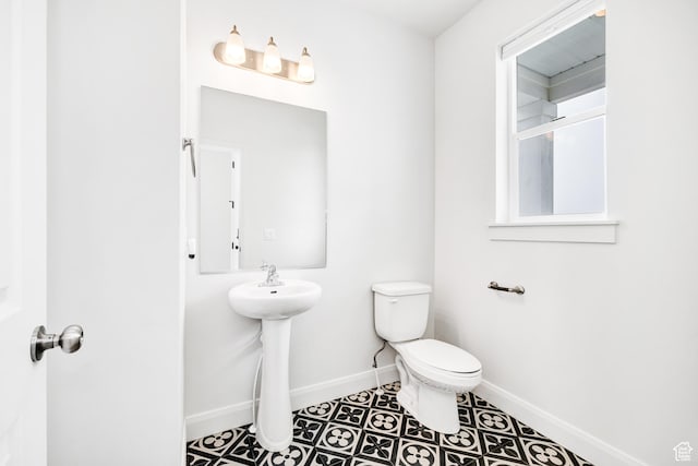 538 N 550 W, Smithfield, UT 84335 - bathroom with baseboards, toilet, and tile patterned floors