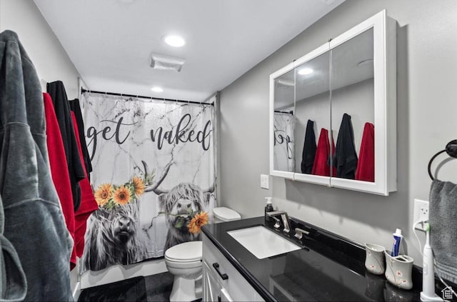 full bath with a shower with curtain, toilet, and vanity