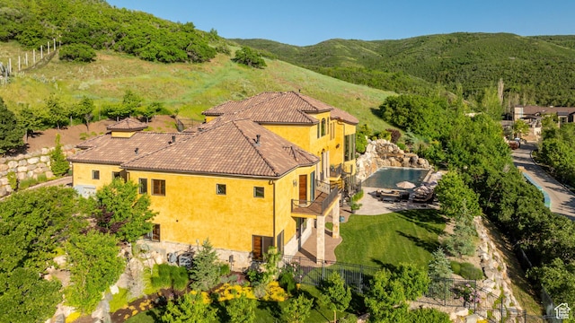 4757 Hidden Lake Dr, Bountiful, UT 84010 - drone / aerial view featuring a mountain view