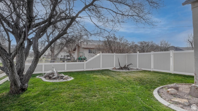 view of yard featuring a fenced backyard