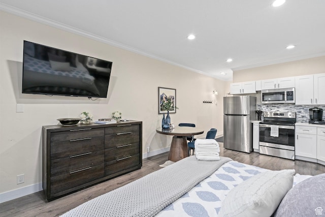 2285 Sidewinder Dr Unit 702, Park City, UT 84060 - bedroom with baseboards, crown molding, wood finished floors, and freestanding refrigerator