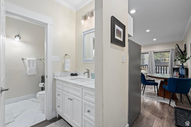 2285 Sidewinder Dr Unit 702, Park City, UT 84060 - bathroom featuring vanity, recessed lighting, toilet, ornamental molding, and baseboards