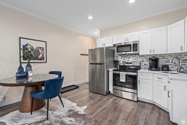 2285 Sidewinder Dr Unit 702, Park City, UT 84060 - kitchen featuring light countertops, tasteful backsplash, dark wood-style flooring, a sink, and appliances with stainless steel finishes