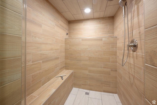 bathroom featuring tiled shower