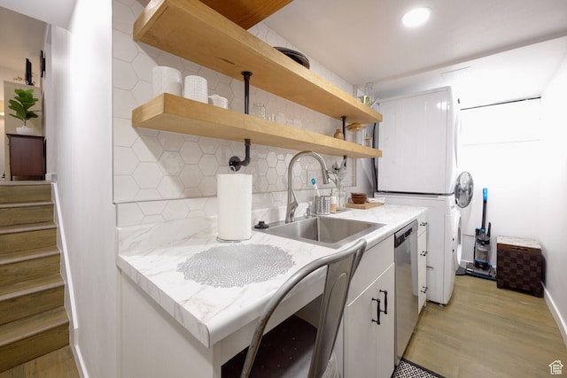 laundry room featuring a sink, light wood-style flooring, washer / dryer, and laundry area
