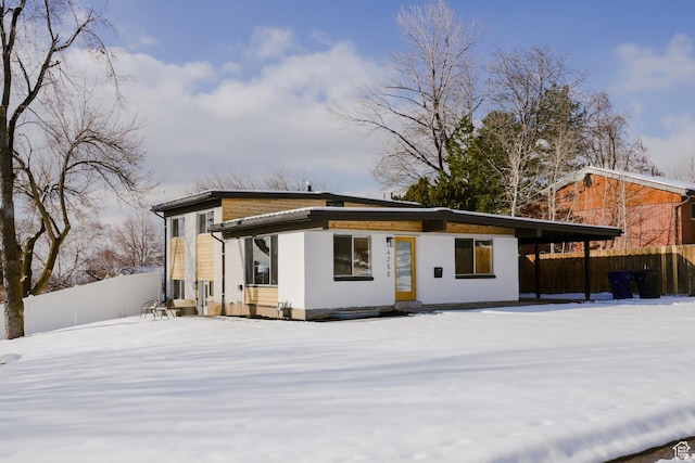 view of front of property featuring fence
