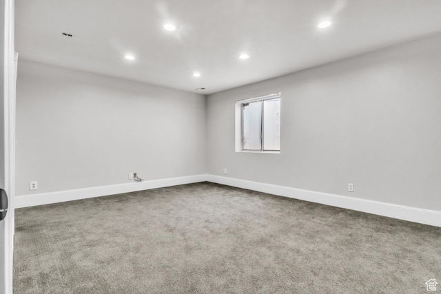 carpeted empty room featuring baseboards and recessed lighting