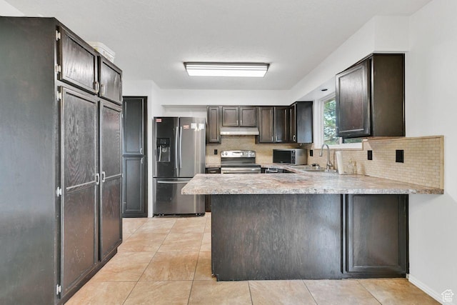 kitchen featuring a peninsula, under cabinet range hood, a sink, fridge with ice dispenser, and stainless steel electric stove
