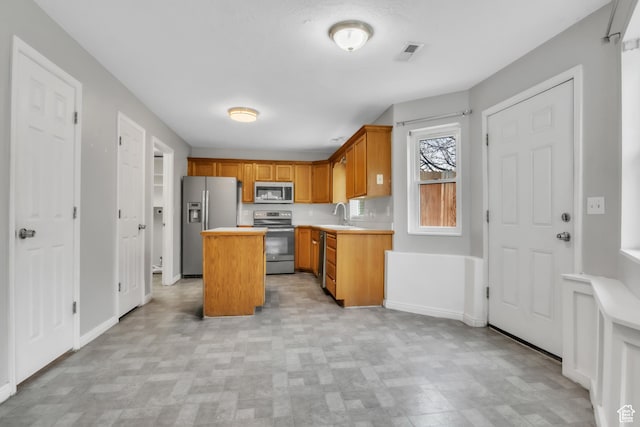 565 N Lynnbrook Dr, Spanish Fork, UT 84660 - kitchen with light countertops, light floors, a center island, stainless steel appliances, and visible vents
