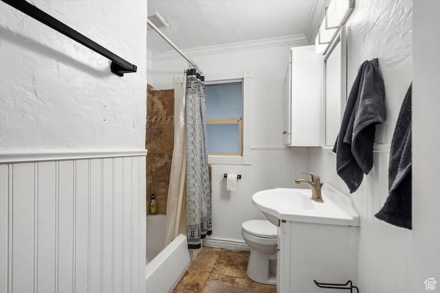 5482 S 2200 W, Roy, UT 84067 - bathroom with wainscoting, visible vents, toilet, and ornamental molding