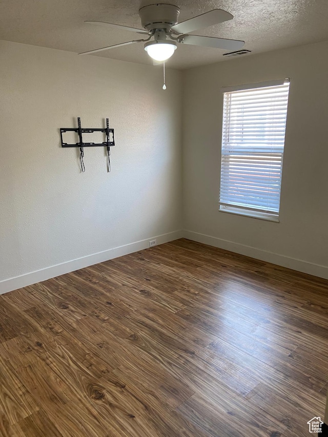 369 E 400 S, Springville, UT 84663 - unfurnished room featuring dark wood-style floors, visible vents, baseboards, and a ceiling fan