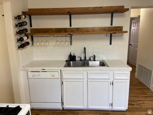 369 E 400 S, Springville, UT 84663 - interior space with a sink, open shelves, white cabinetry, dishwasher, and visible vents