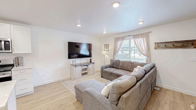 1410 S Divide Dr Unit 144, Santaquin, UT 84655 - living area with baseboards, light wood finished floors, and recessed lighting