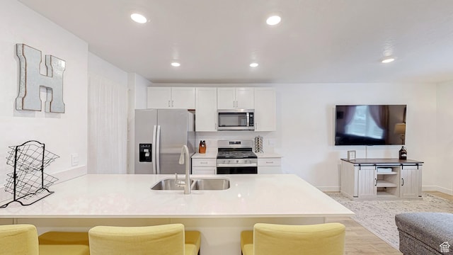1410 S Divide Dr Unit 144, Santaquin, UT 84655 - kitchen featuring a sink, a breakfast bar area, appliances with stainless steel finishes, a peninsula, and recessed lighting